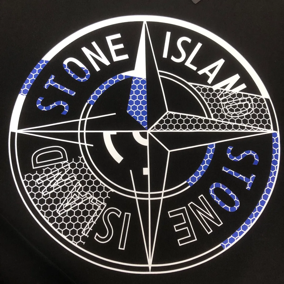 P180 Stone Island 2025 latest T-shirt, couple style ~ Original order, fashionable and casual short T-shirt, specially made of customized cotton fabric ~ Cotton T-shirt ~ Pre-washed to prevent deformation and shrinkage problem, more comfortable and breathable on the body ~ All available from stock ~ Unique design style, trendy must-have item, complete with three standards 👍 Color: black/white Size: S M L XL (larger version, please indicate your height and weight when placing an order)